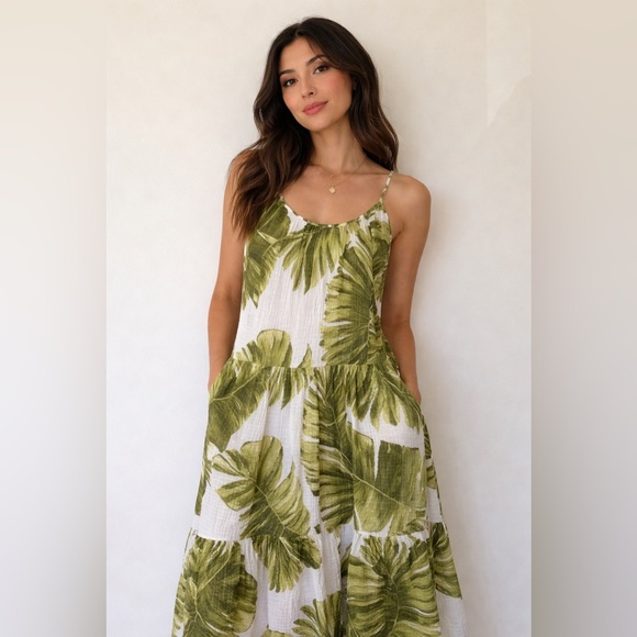 H&M Dresses & Skirts - H&M Tropical Leaf Print Midi Dress 🌿 Green & White Size M